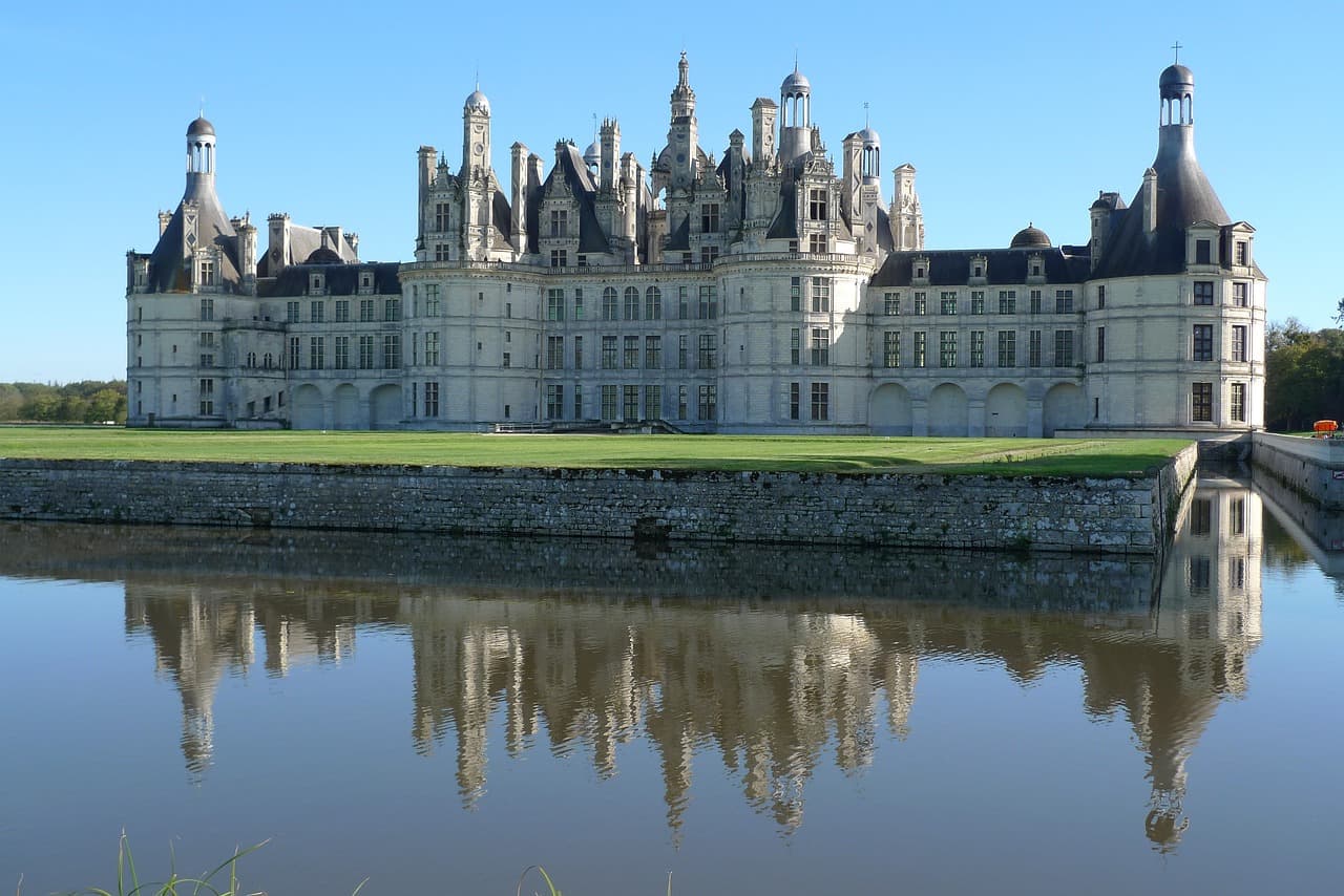 LOIRE VALLEY CASTLES One Day Trip ( Chenonceaux, Chambord & Ambroise)