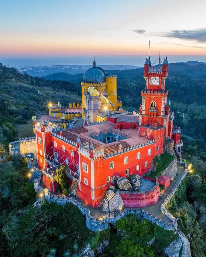 Sintra: Private Wine Tour in Colares & Historical Sites