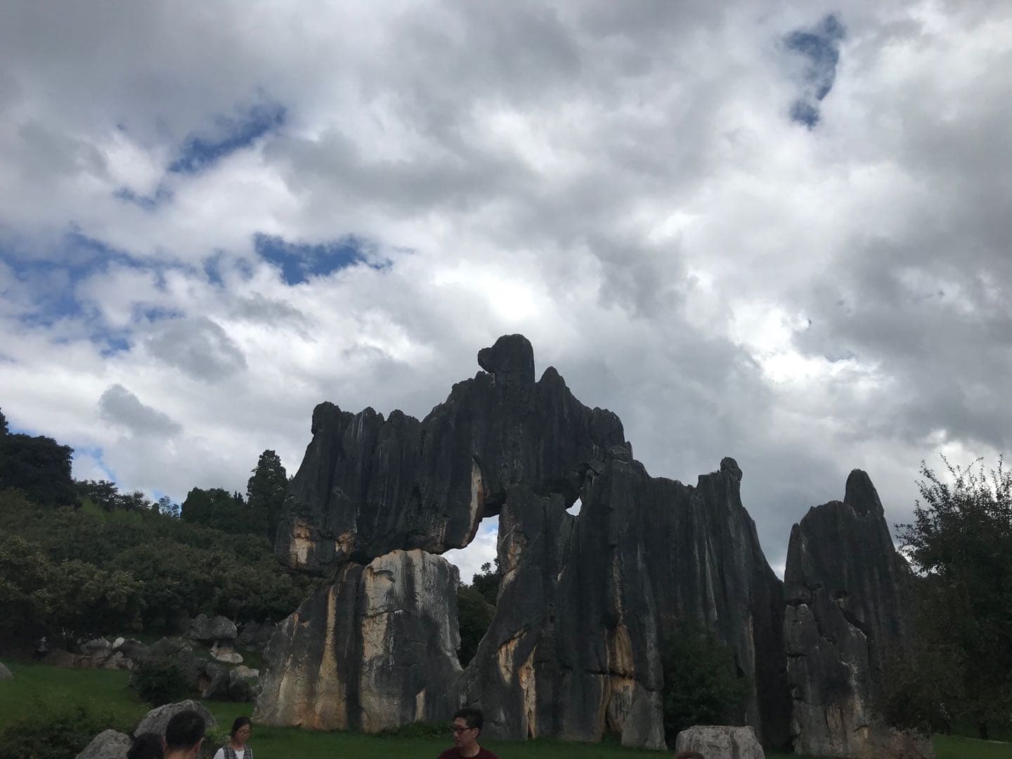 Private Day Tour to Stone Forest and Bamboo Temple from Kunming