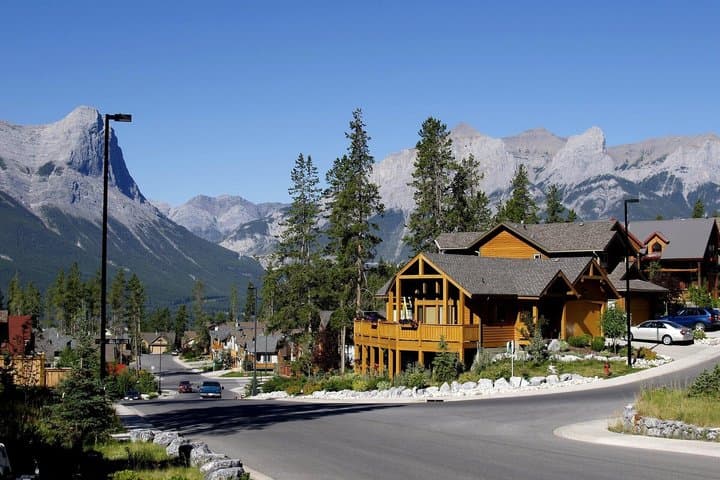 Banff |Canmore| Kananaskis to Calgary YYC Airport–Private Shuttle