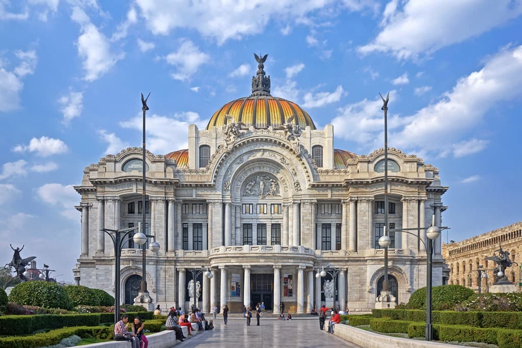 Mexico City Tour: Walk the Iconic and Unique Historic Center (3h)