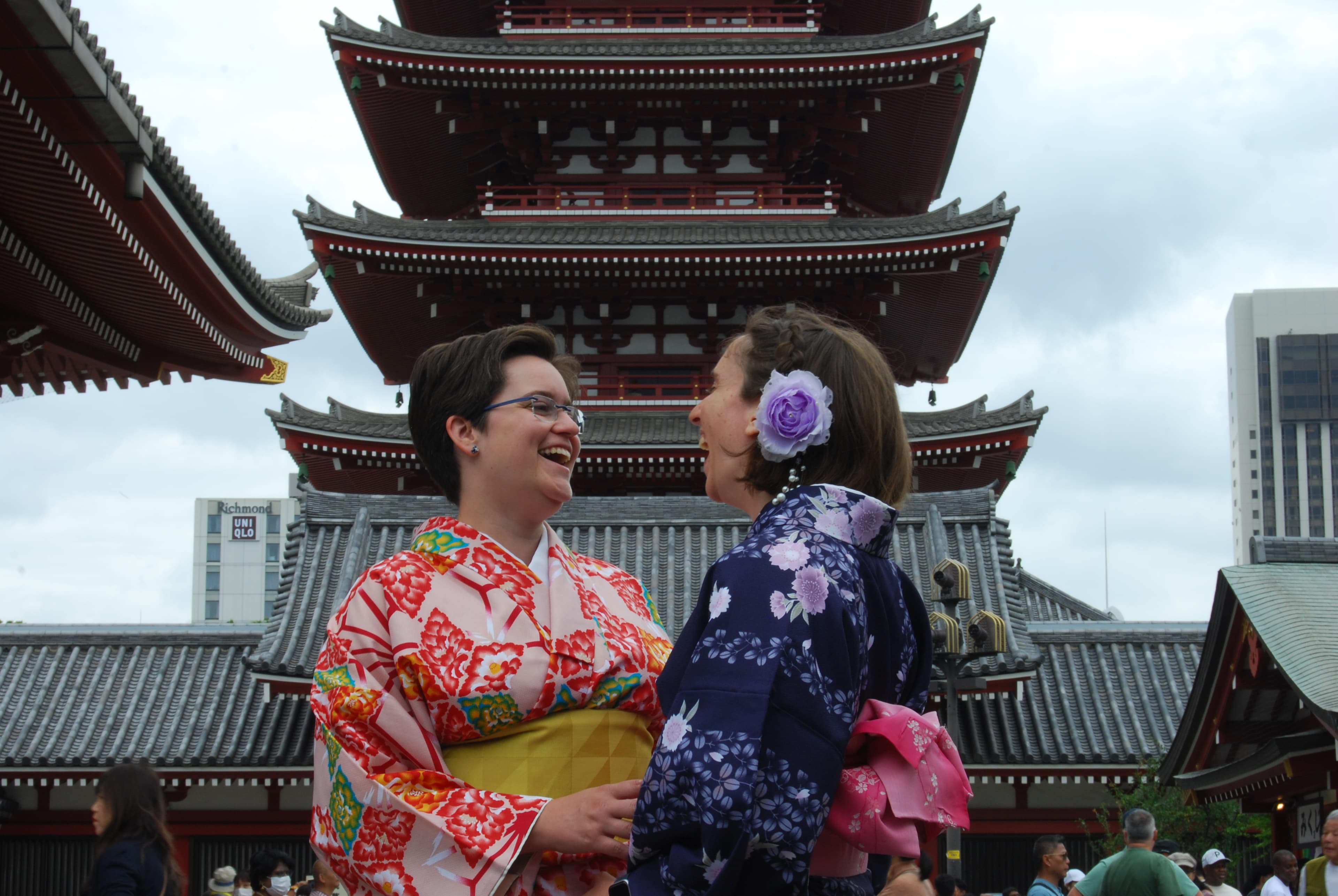  Tokyo: Asakusa temple photo shooting tour wearing kimono