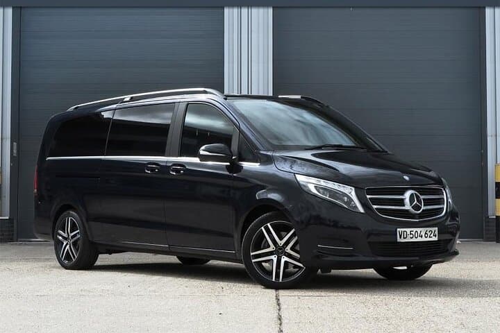 Departure Private Transfers: Baku to Heydar Aliyev Airport GYD in Business Van