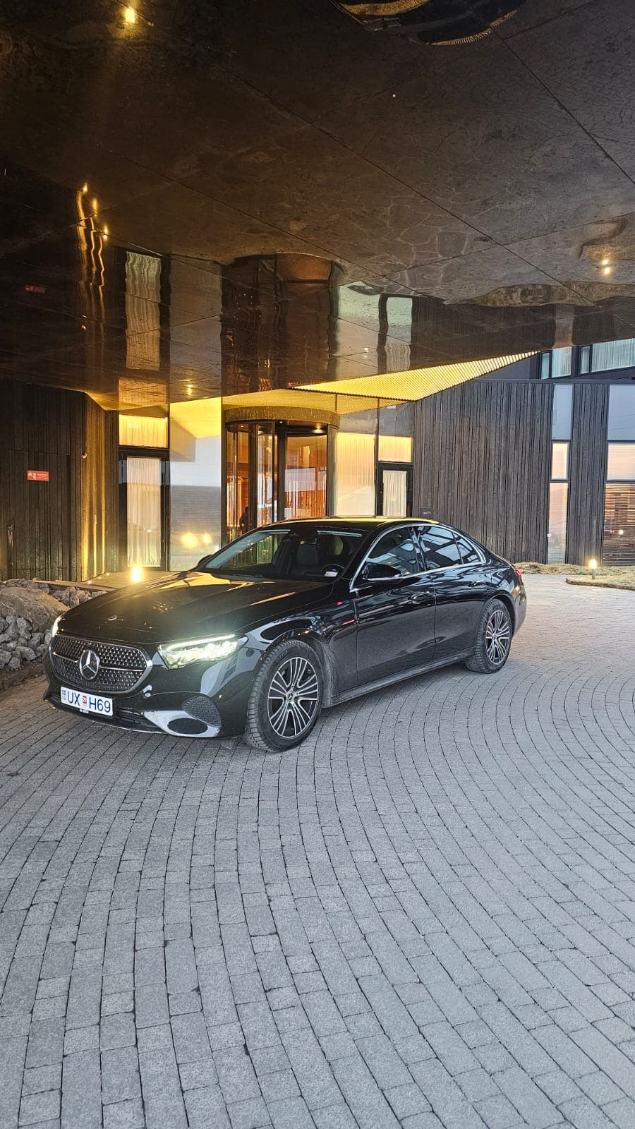 Private Transfer: Keflavik Airport → Reykjavík in Sedan