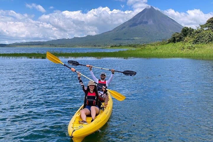 Lake Arenal Kayaking & Baldi Hot Springs Private Tour from San Jose 