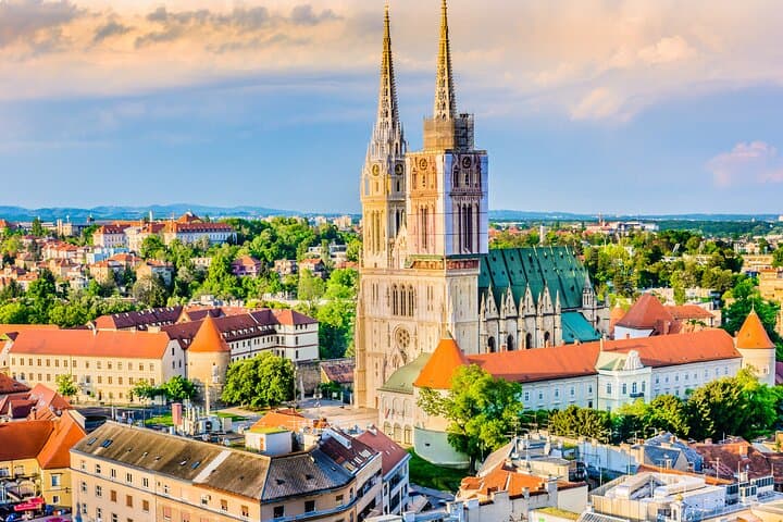 Private transfer from Vienna to Zagreb with 2h of Sightseeing
