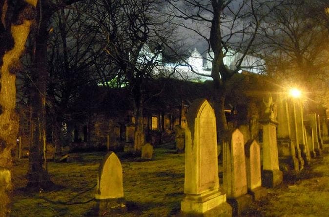 FGT-EN Edinburgh: Free 2-Hour Nighttime Ghost Tour - English Tour Guide