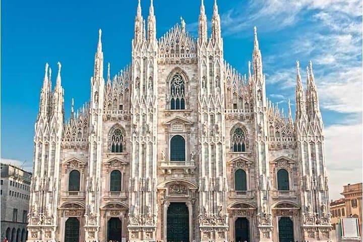 Milan Super Saver: Skip-the-Line Duomo & Rooftop Guided Tour