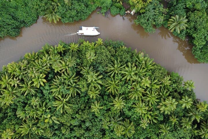 Apetahi day trip around Raiatea on a modern outrigger canoe