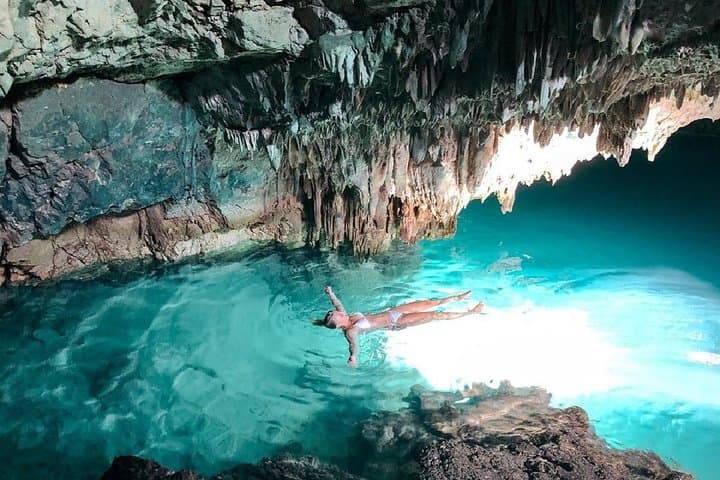Rangko Cave,Batu Cermin Cave & Amelia Sea View Hill Labuan Bajo Tour 