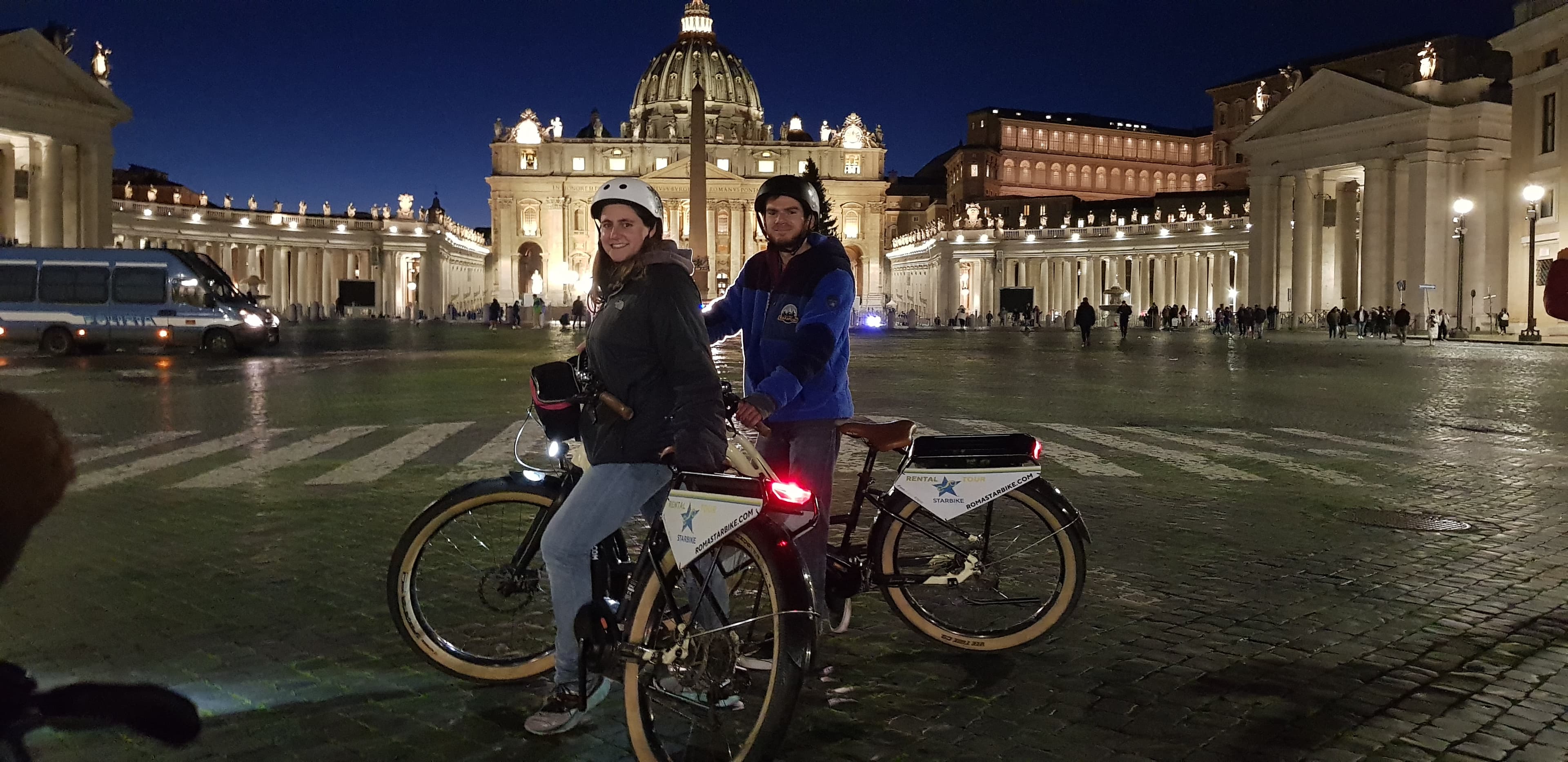 Rome by Night City Bike Tour with Sunset and Twilight | Upgrade option available: Pizza Night