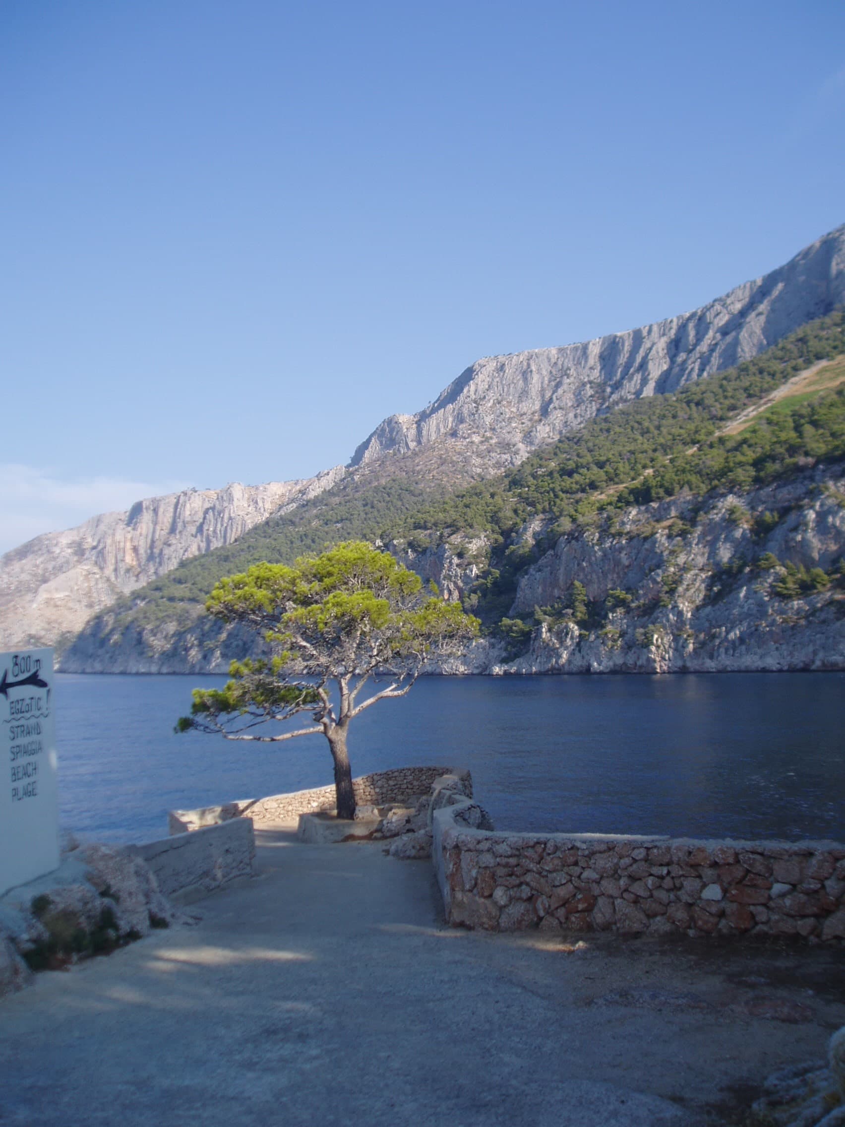 Relaxing Hvar South Shore wine tasting 