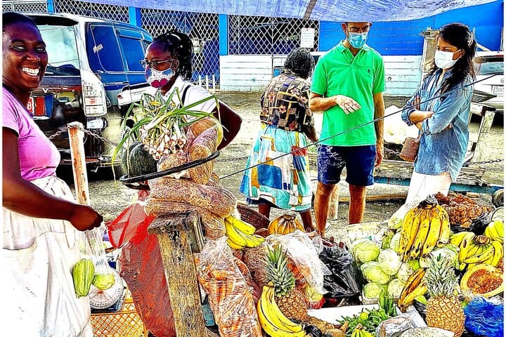 Montego Bay Highlight with Souvenir Shopping and Restaurant Stop