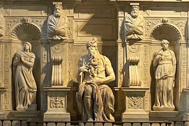 Underground Rome Private Tour: San Clemente, St. Peter in Chains & Ludus Magnus