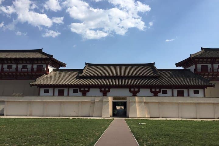 Xian Private Day Trip to Hanyanglin Mausoleum and Banpo Museum