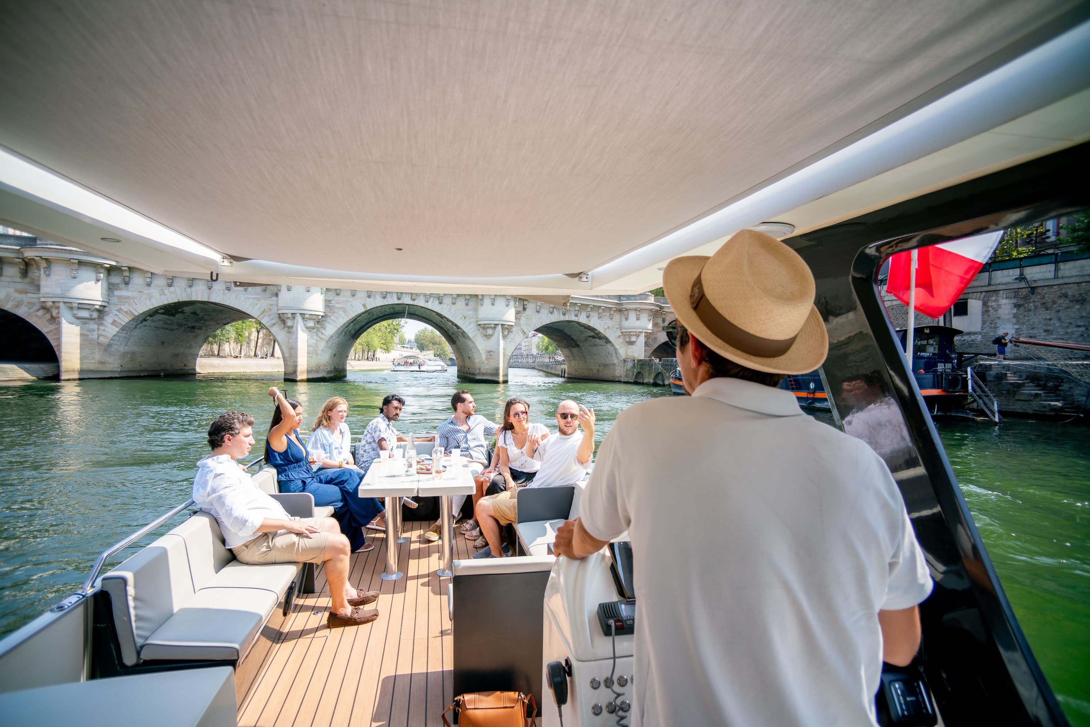 2-12 pax Private Boat Tour in Paris with Rosé and Macarons
