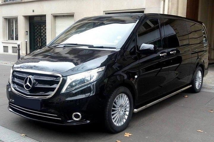 Arrival Private Transfers: Salzburg Airport SZG to Salzburg in Luxury Van