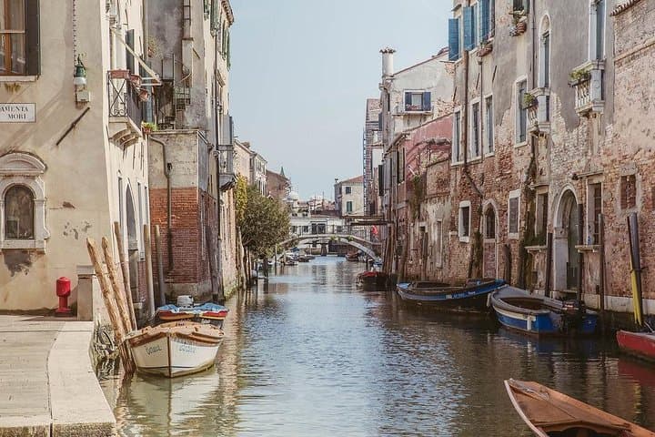 Discover Cannaregio district and the jewish ghetto