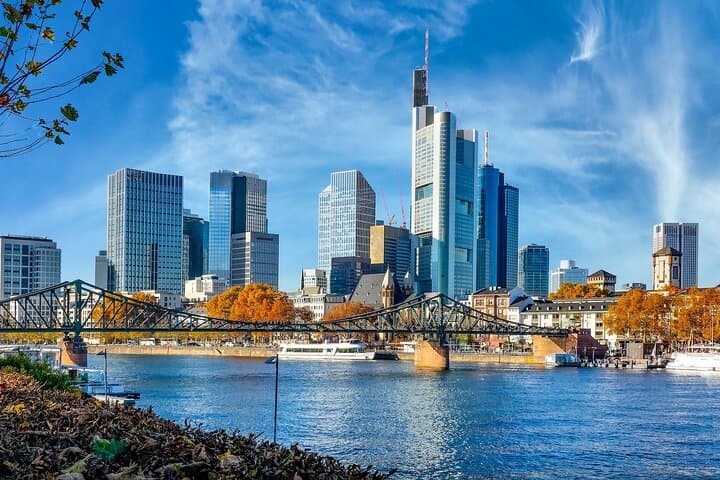 Private transfer: Brussels to Frankfurt with 2h Sightseeing stop