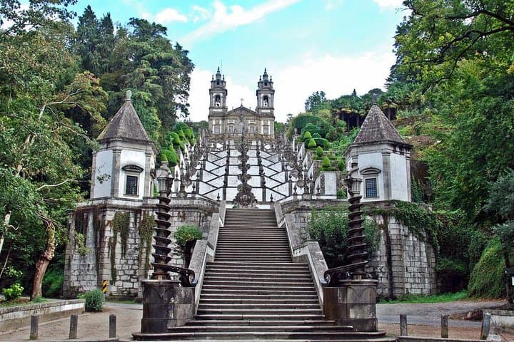 Braga and Guimarães Day Tour with Lunch From Porto