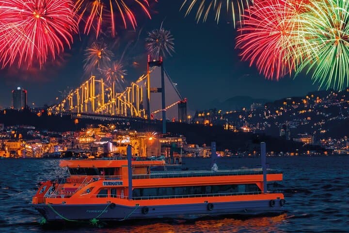 Istanbul New Year's Eve Dinner Cruise With Fireworks Shows 2026