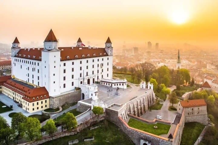 Budapest to Vienna with stop in Bratislava