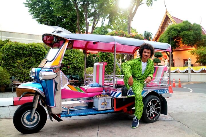 WW2 Pad Thai and Chinatown Small Group Tour