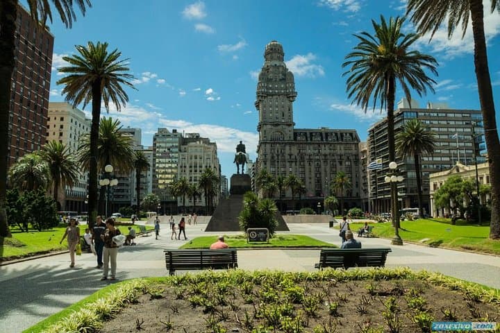 Montevideo Day Trip from Buenos Aires with Lunch and Transfers