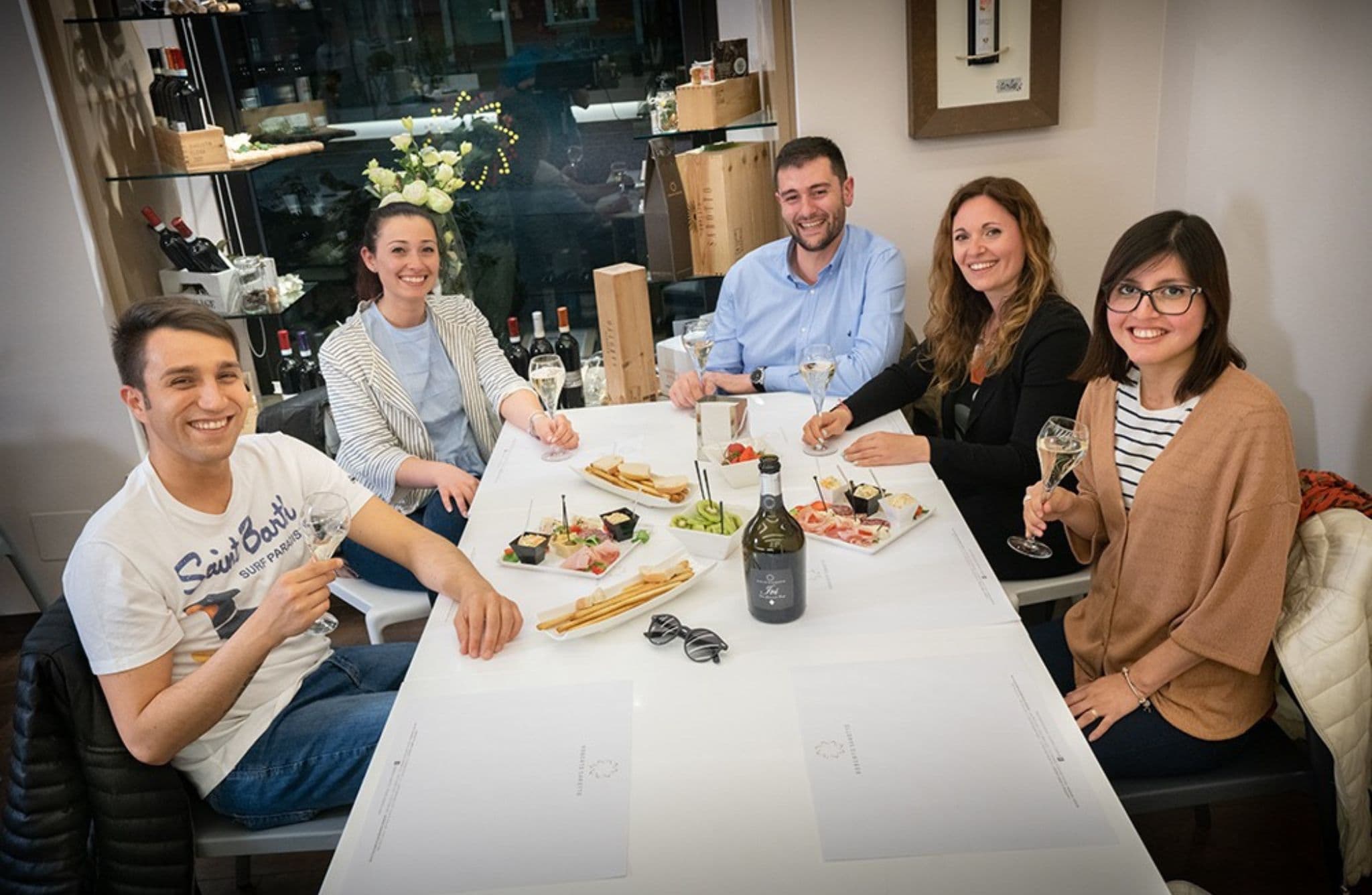 Luxury Wine Tasting with Finger Foods in Alba City Center