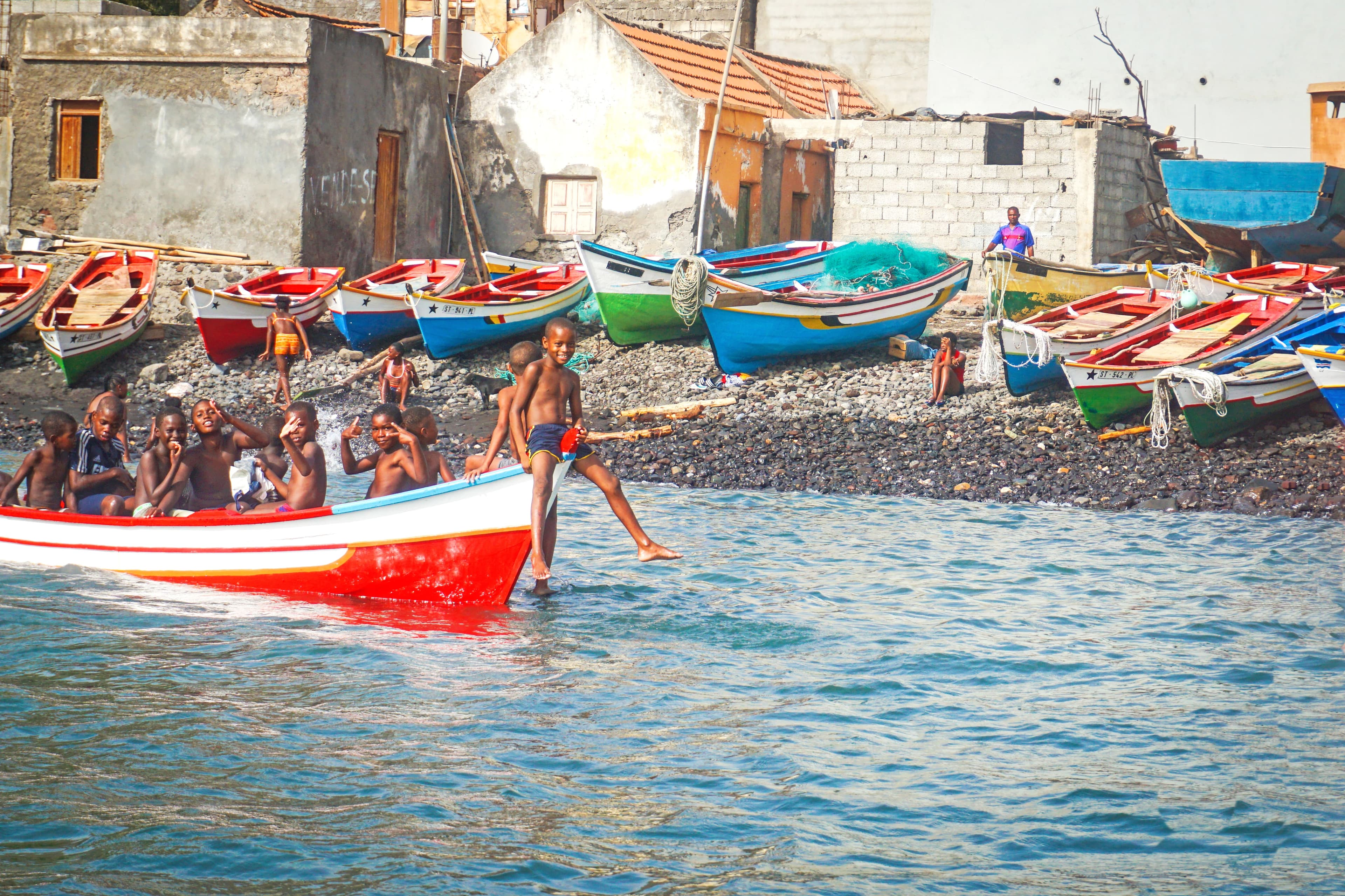 Ribeira da Barca: Boat Trip to the Cave, Snorkeling and BBQ on the beach