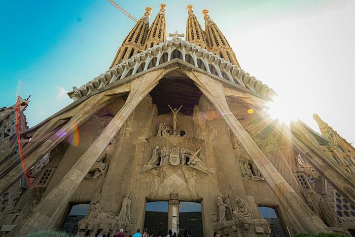 Barcelona La Sagrada Familia Guided Tour with Tickets