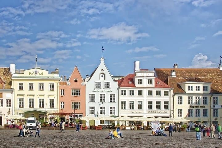 2-hour private tour of Tallinn with transport