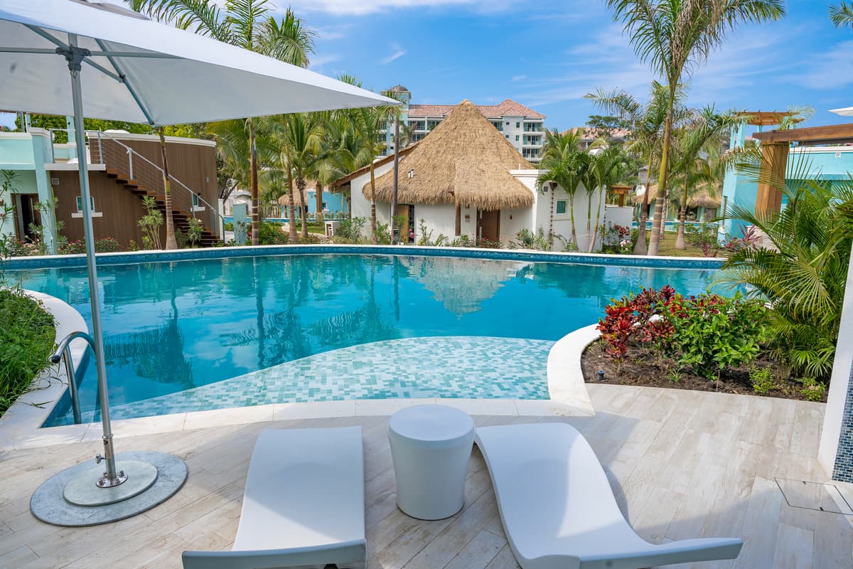 Private Sangster International Airport Montego Bay Tranfers for Sandals Dunns River & Ocho Rios