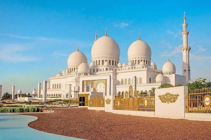 Private Abu Dhabi City tour with Louvre Museum & Gold Coffee at Emirates Palace 