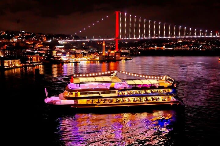 Istanbul: Bosphorus Dinner Cruise & Show with Private Table - TH