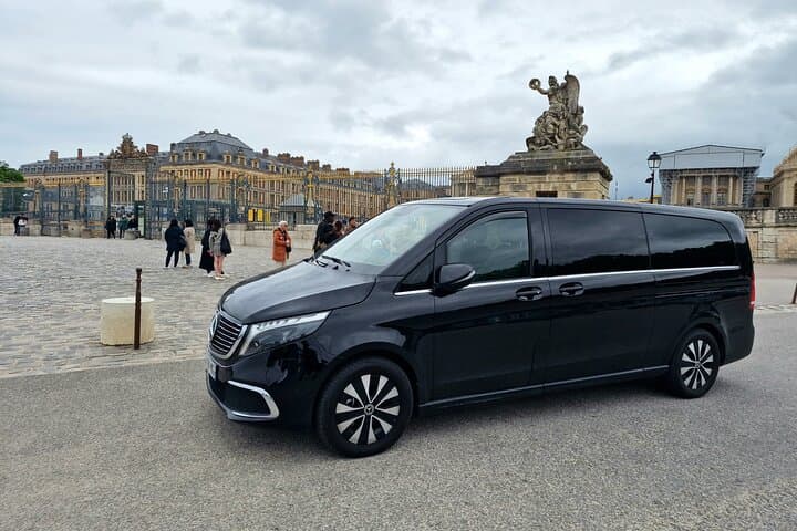 VERSAILLES CASTLE Round-Trip Transfer from Paris by Luxury Van