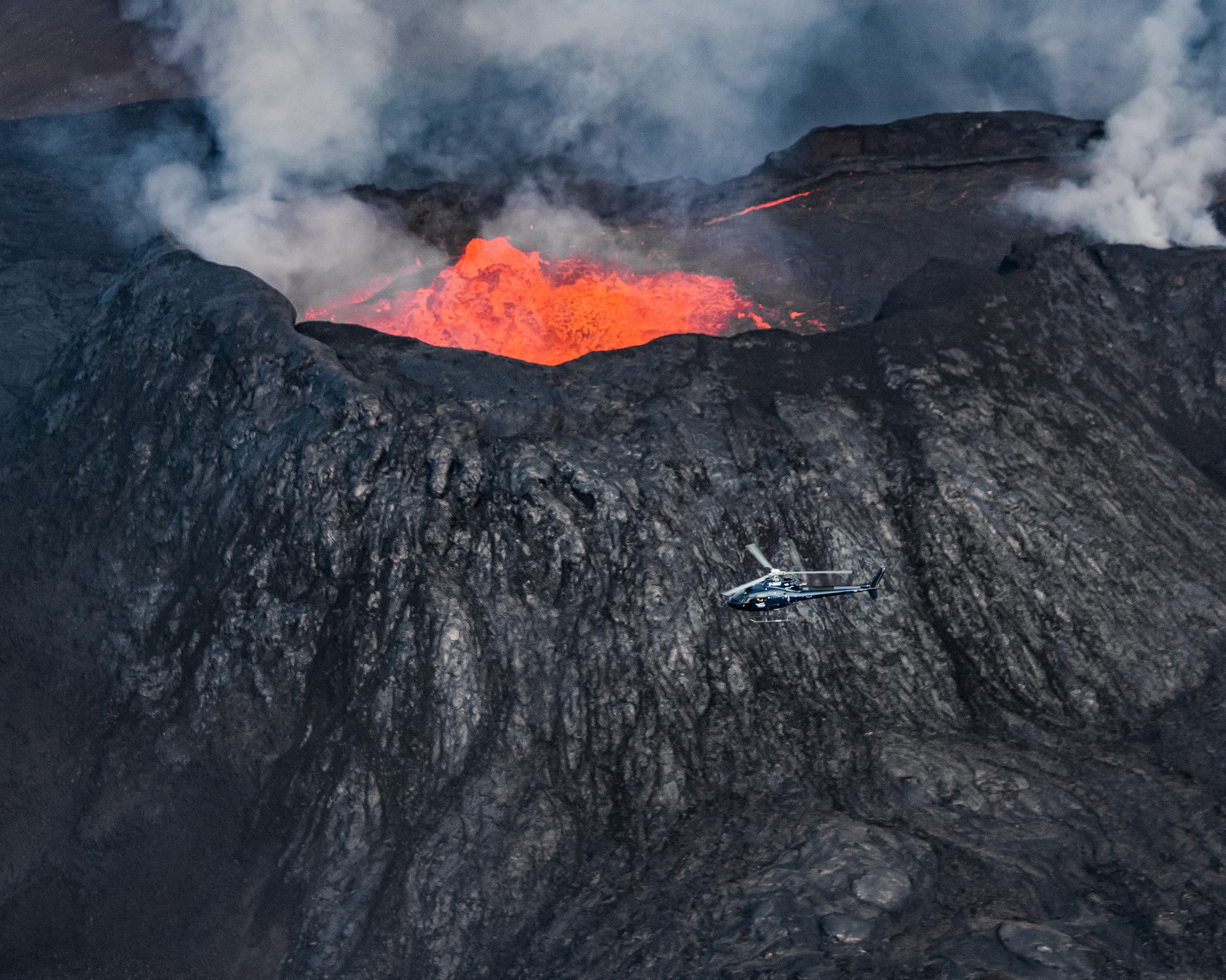 Volcano Helicopter Tour from Reykjavík – Eruptions, Blue Lagoon & Lava Landing
