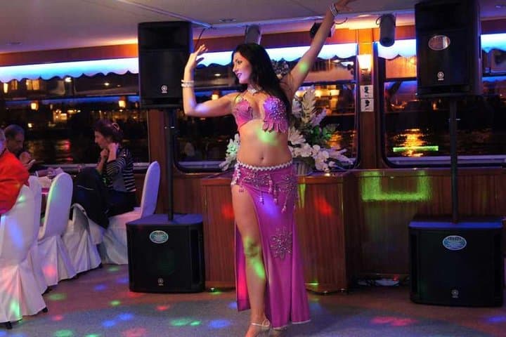 Cairo: Nile River Dinner Cruise with Belly Dancing Show 