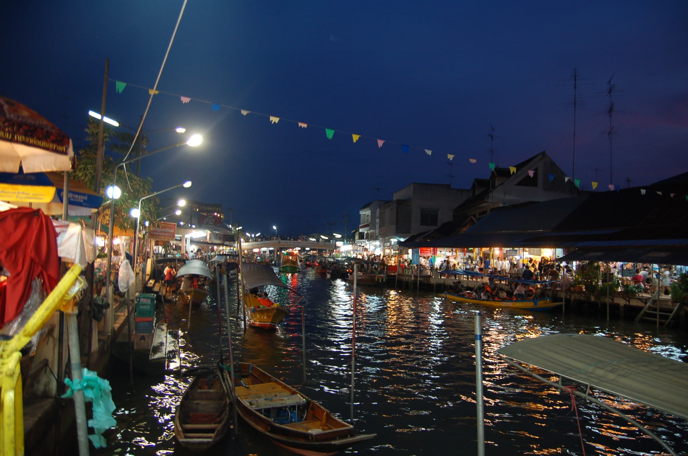 Weekend Amphawa Floating Market & Train Market Private Tour