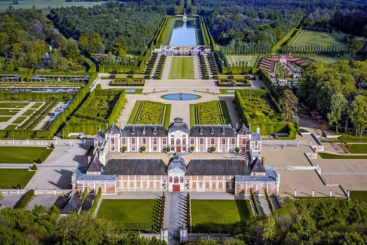 Giverny and Chateau du Champ de Bataille Private Tour from Paris