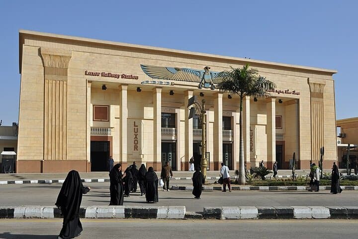 Private transfer from Luxor bus/train station to West Bank Luxor