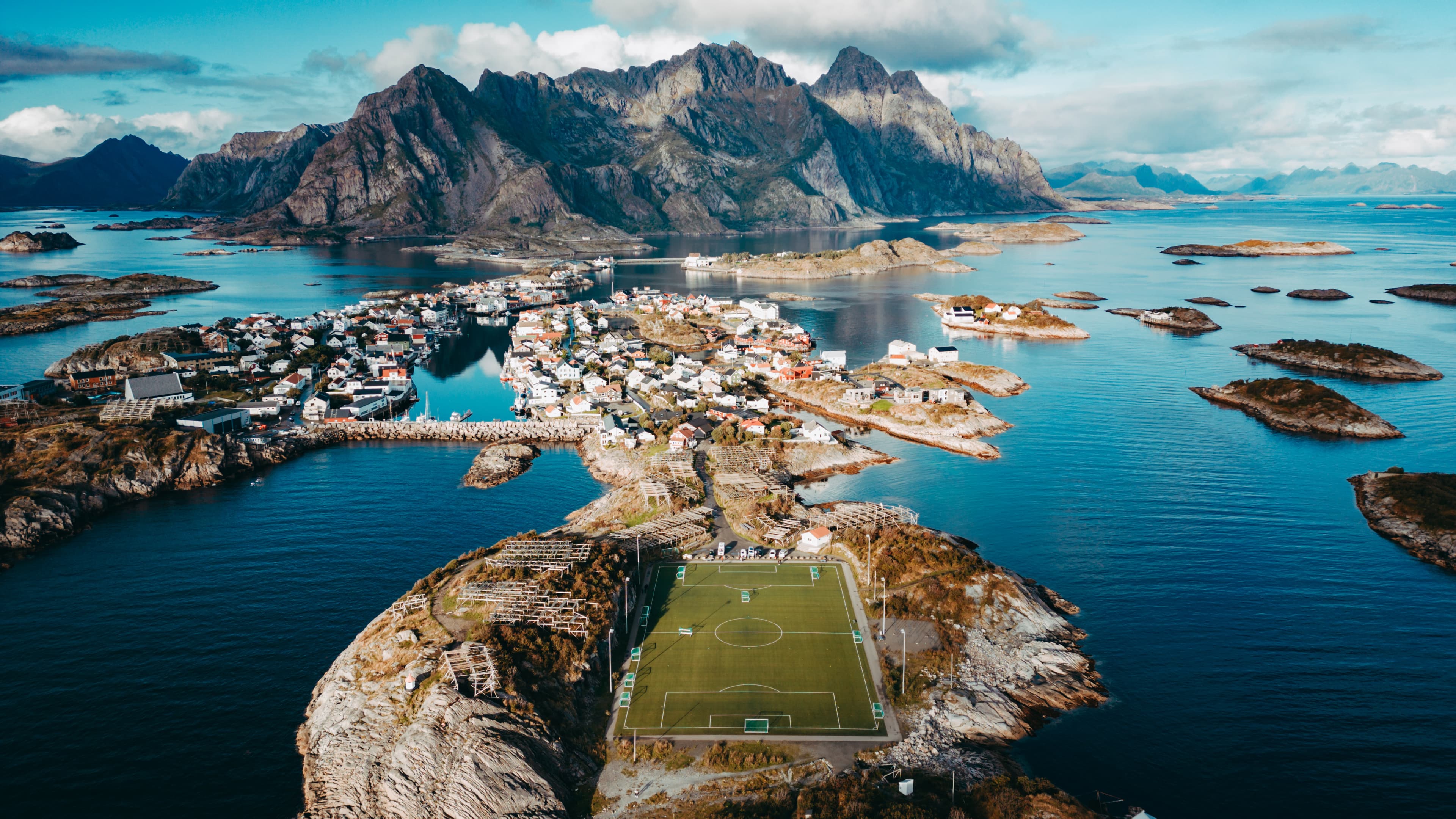 Lofoten Highlights Photo Tour - Henningsvær & Haukland 