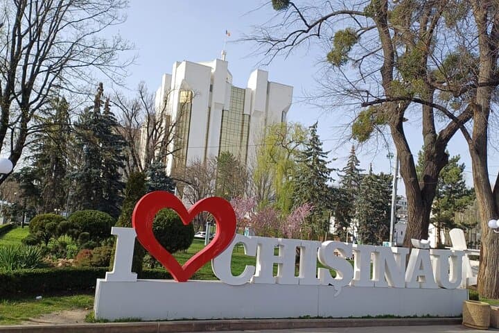 2.5 hours Walking City tour Chisinau private