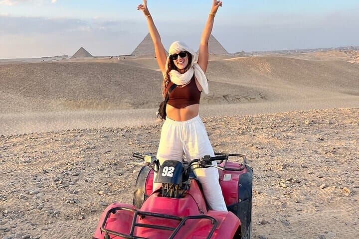 Tour With female Guide To Giza Pyramids, Sphinx, Camal Ride 