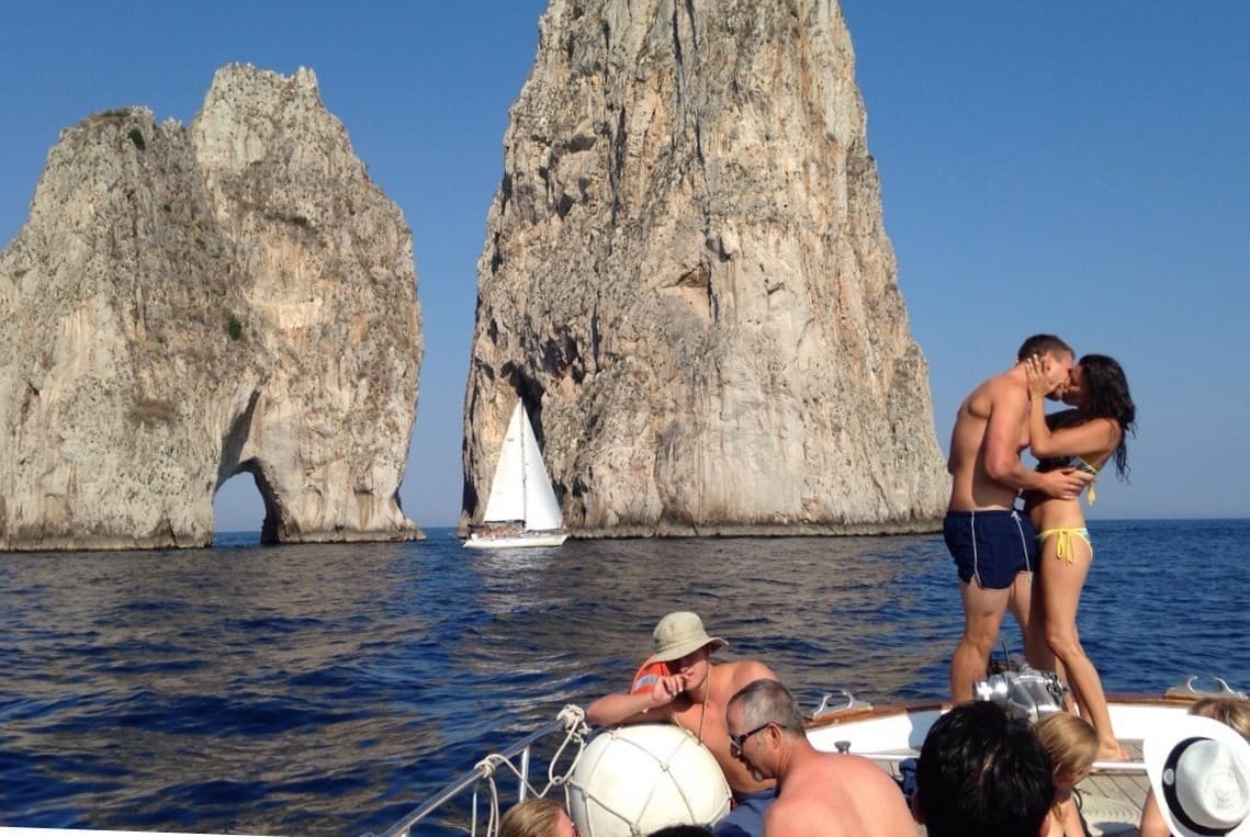 CAPRI ISLAND TOUR BY BOAT: with stop for swimming