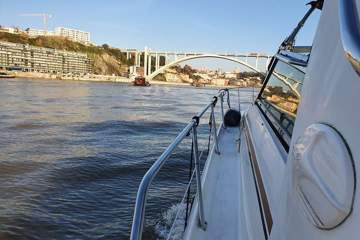 Day trip by private yacht to Curva da Lomba from Porto