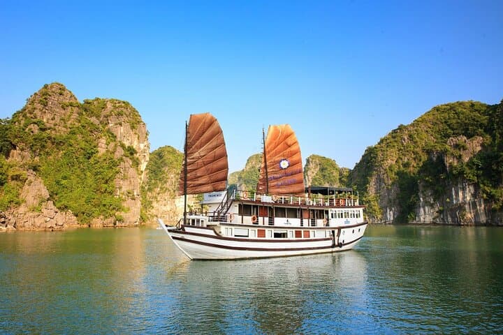 From Hanoi: Garden Bay 2-day Bai Tu Long Serenic Voyage