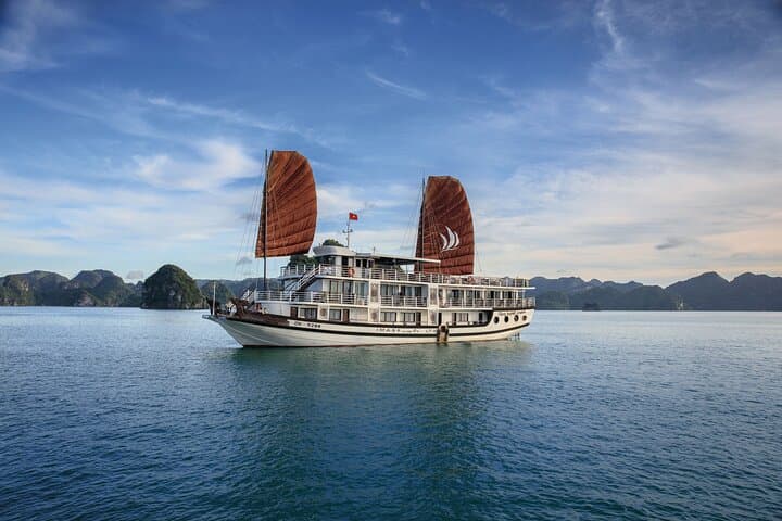Hanoi To Sapa Fansipan & Getaway to Halong Bay Overnight Cruise ( SIC 6D5N)