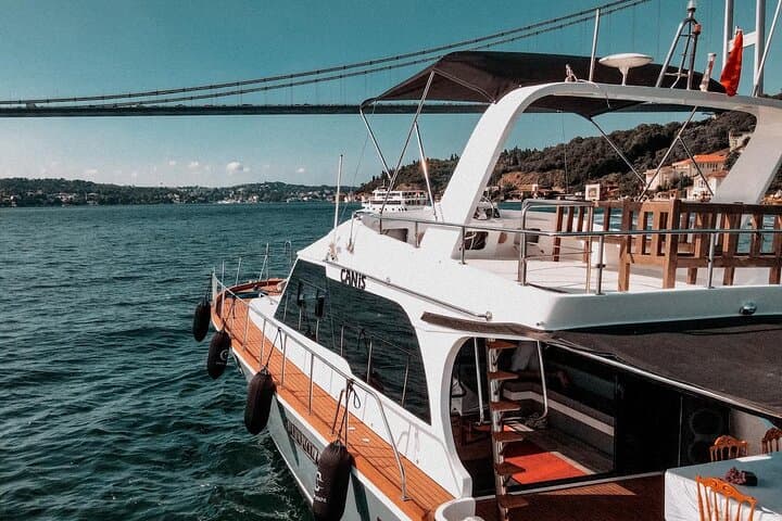 Istanbul: Private Yacht Rental for Special Events 16 MT
