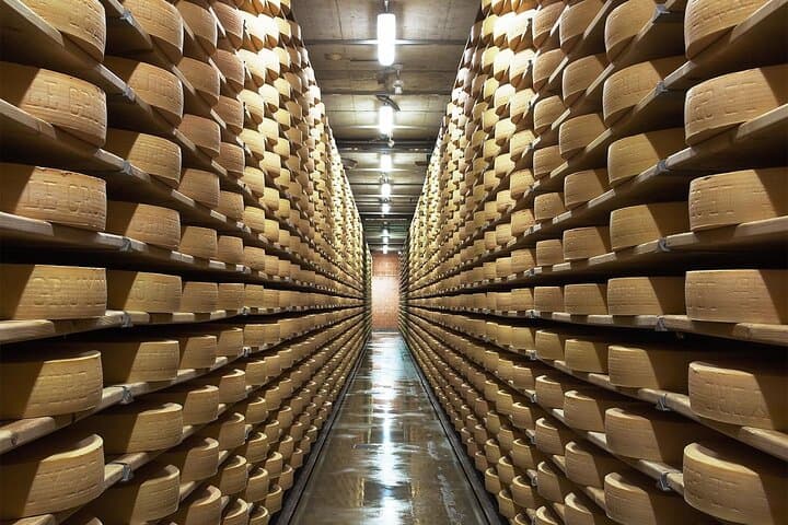 Private Magical Tour Gruyères Cheese and Chocolate Tasting